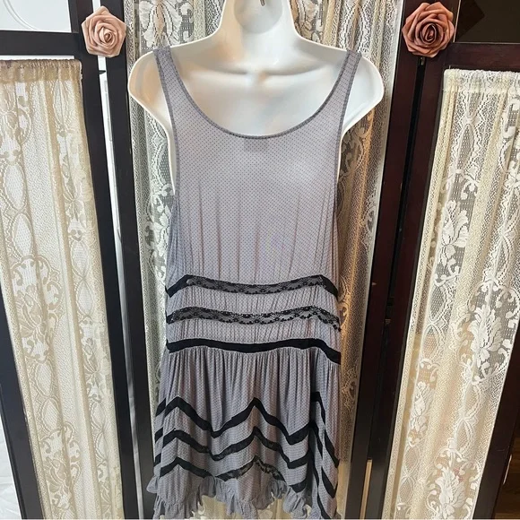 FREE PEOPLE Intimately Gray Polka Dot Lace Ruffle Tunic Mini Dress Boho Size L - Picture 3 of 7